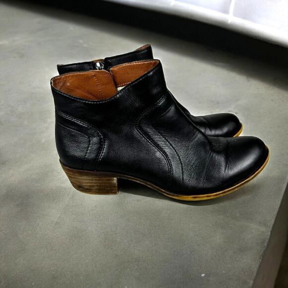 Lucky Brand Women’s 7.5 Black Leather Western Side Zip Ankle Boots - Picture 2 of 10